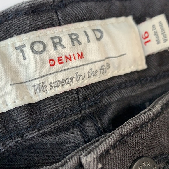 Torrid Denim Short Black Splatter‎ Size 16 - Picture 4 of 10